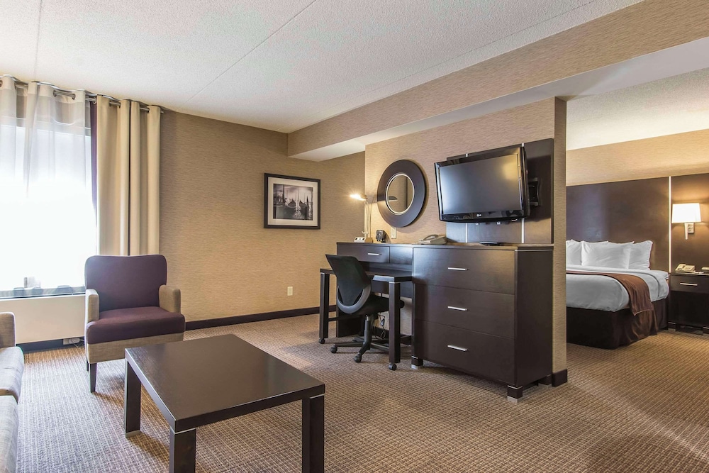 Suite, Accessible, Non Smoking - Photo 6