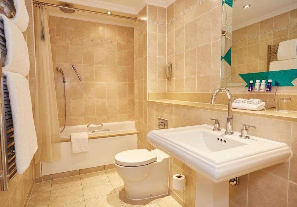 Deluxe Double Room, 1 King Bed, Garden View thumbnail 5