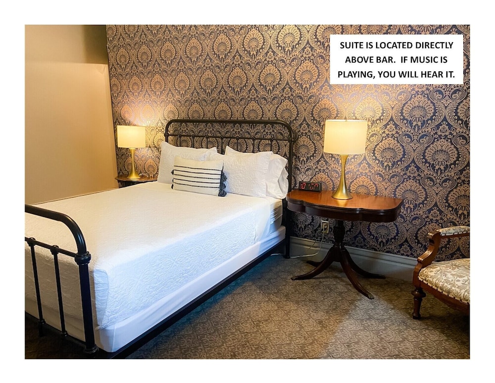 Traditional Suite, 1 Queen Bed, Non Smoking