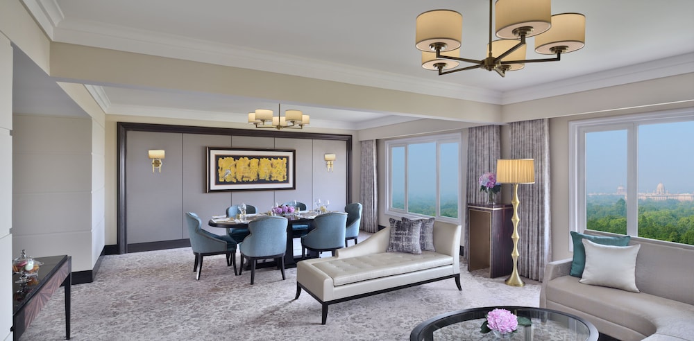 Grand Suite with One King Bed (Non Smoking)
