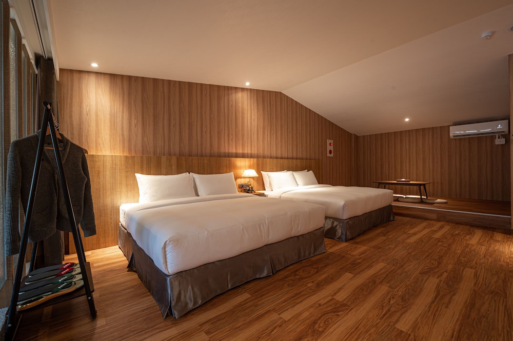 Deluxe Family Suite