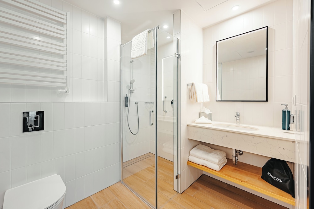 Suite, 1 Bedroom - Photo 3