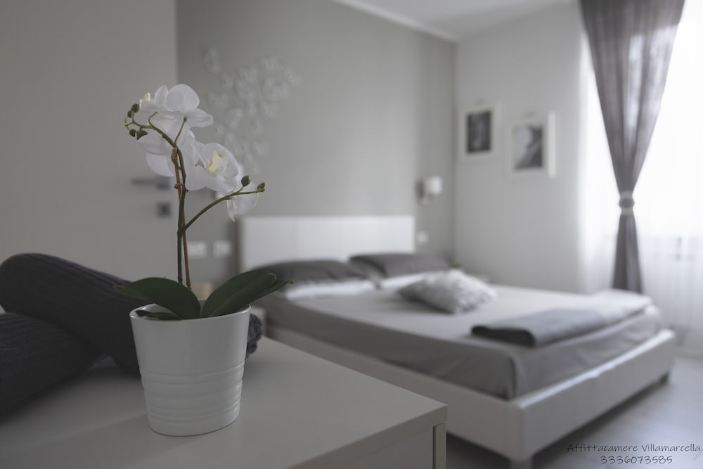 Classic Double Room, 1 Queen Bed, Pool View photo 3