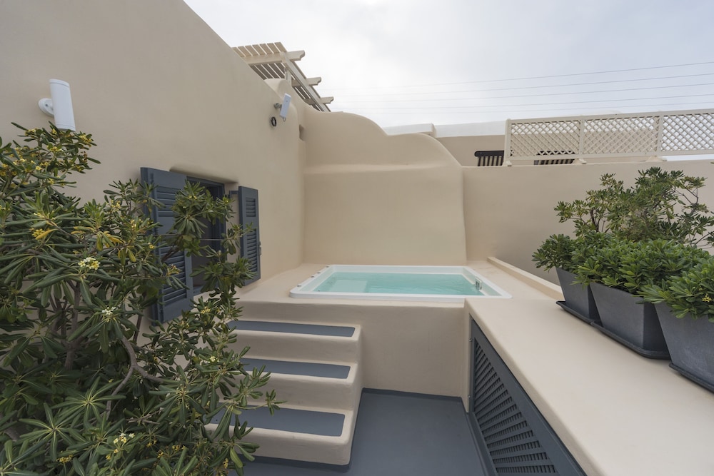 Two Bedroom Apartment with outdoor hot tub - Photo 13