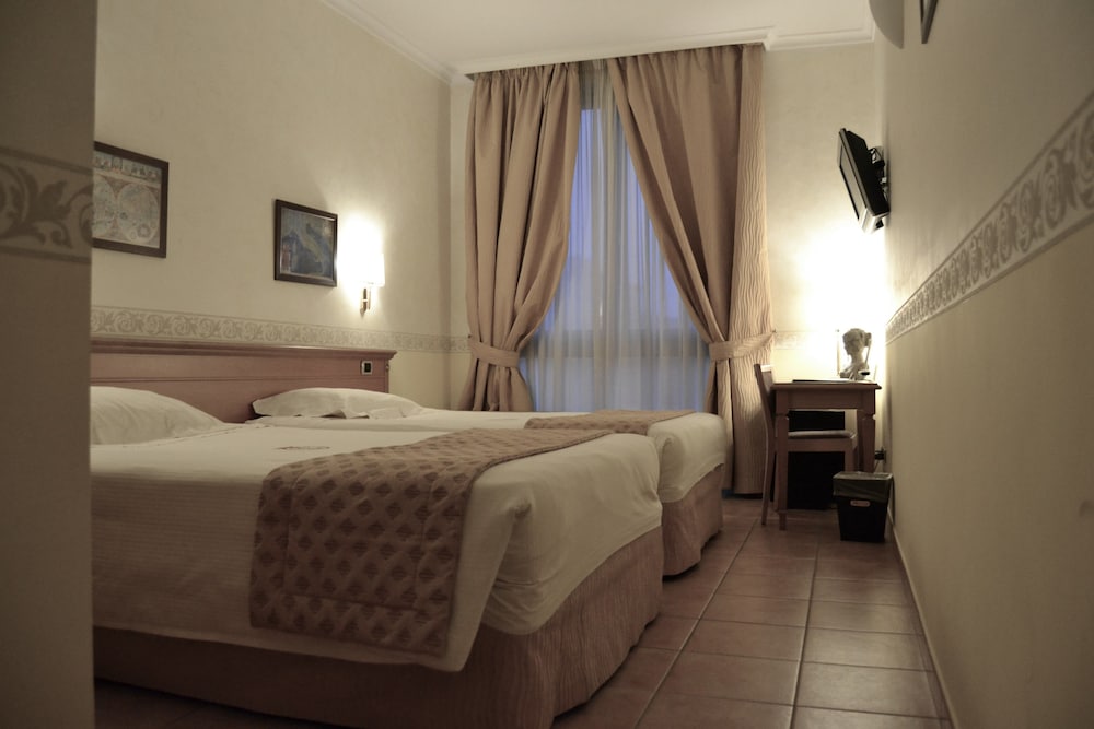 Deluxe Double or Twin Room - Photo 2