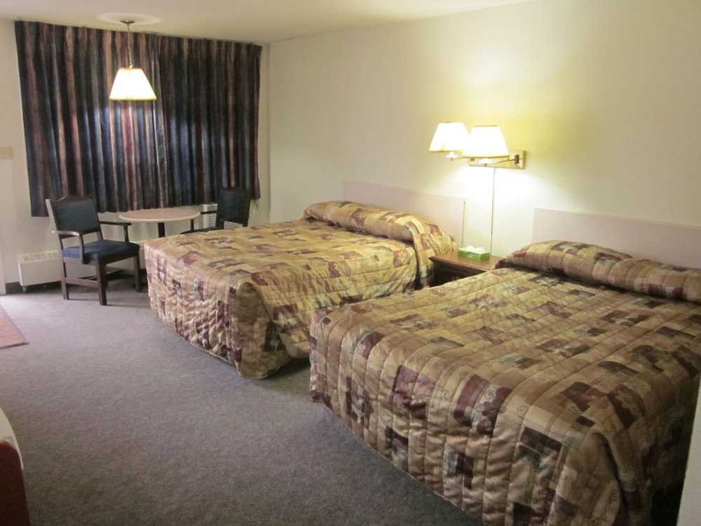 Economy Double Room, 2 Queen Beds, Smoking photo 2