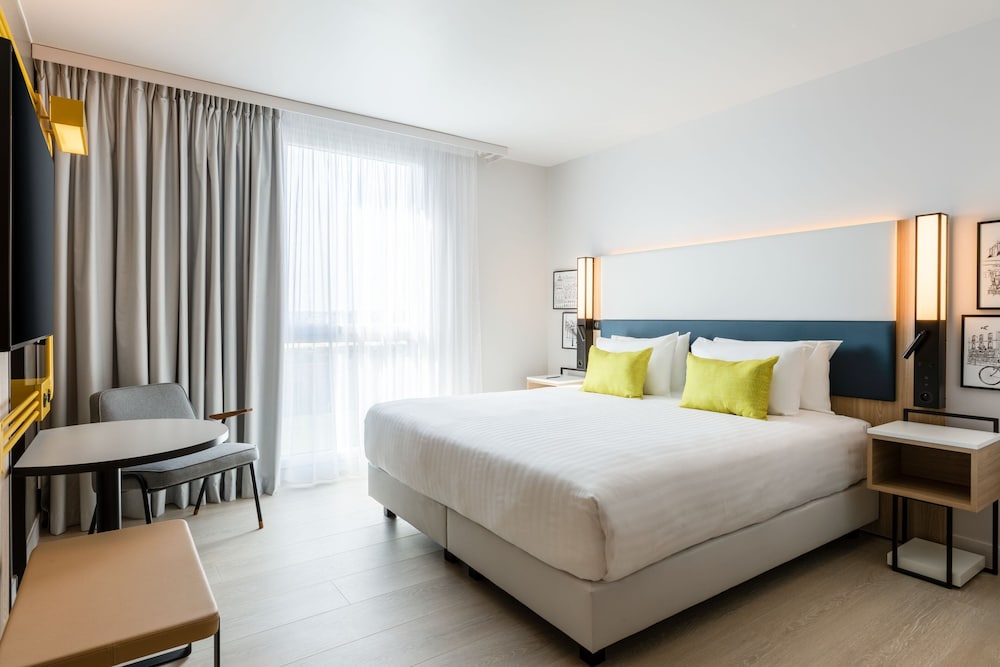 Superior Room, 1 King Bed, Non Smoking - Photo 4