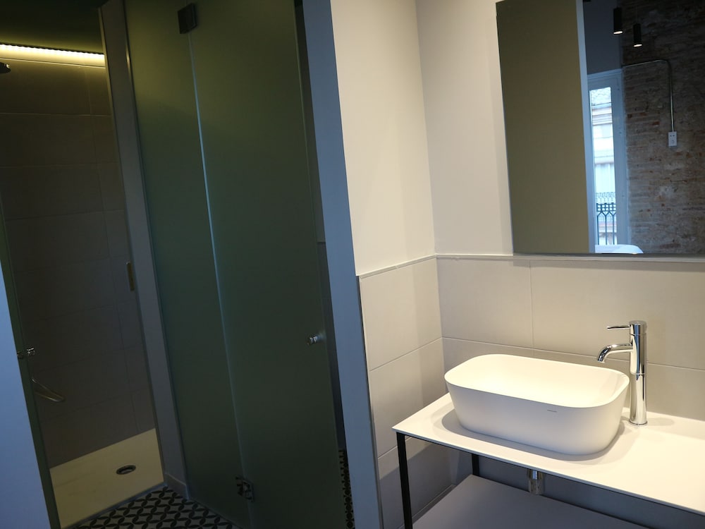 Suite, Hot Tub - Photo 8
