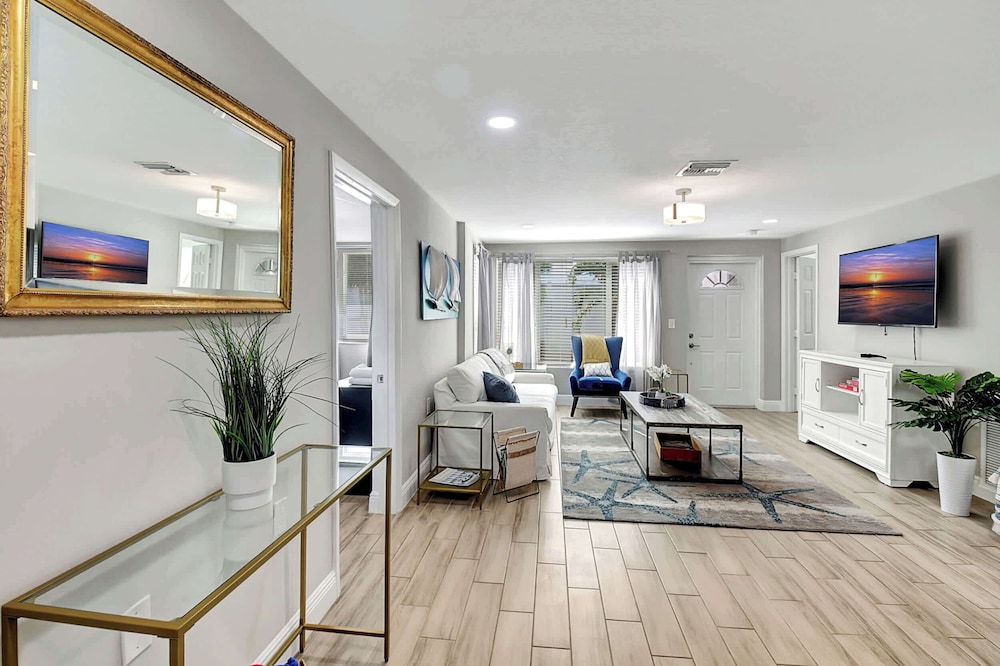 House, Multiple Beds, Pool Access, Pool View (Seacrest House)