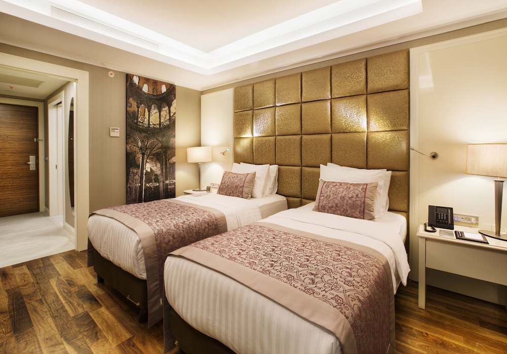 Deluxe Room with Prince's Islands View photo 3