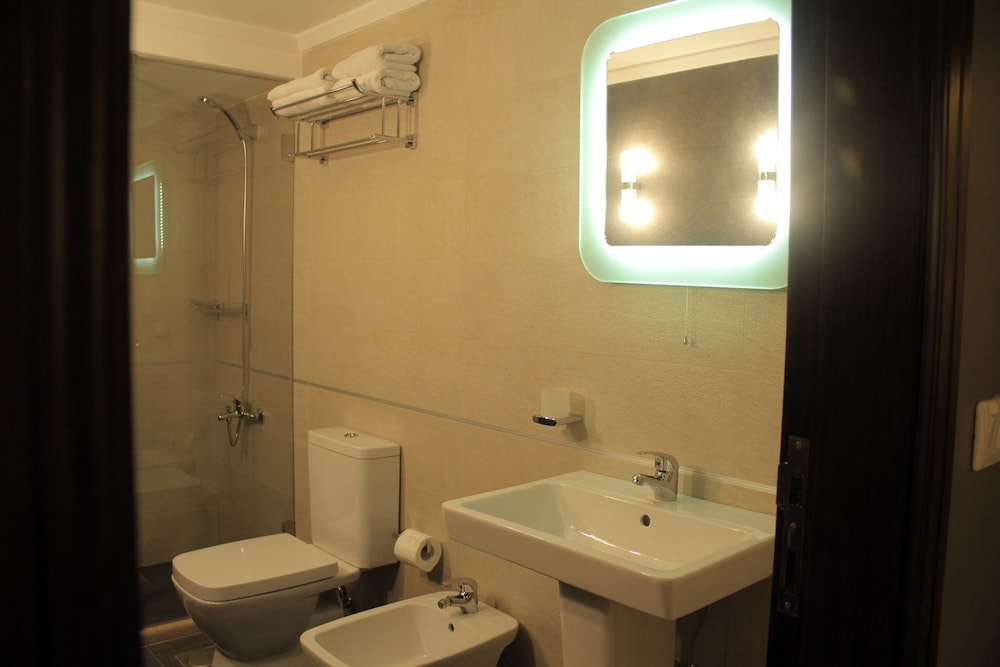 Duplex, 4 Bedrooms, Kitchen (Fhonecia)
