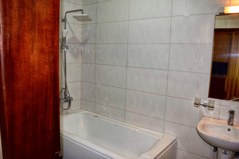 Deluxe Single Room, 1 King Bed photo 2