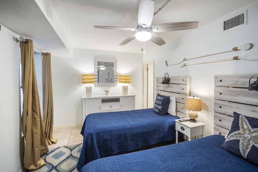 Condo, 2 Bedrooms, Balcony, Beachfront (408) photo 3