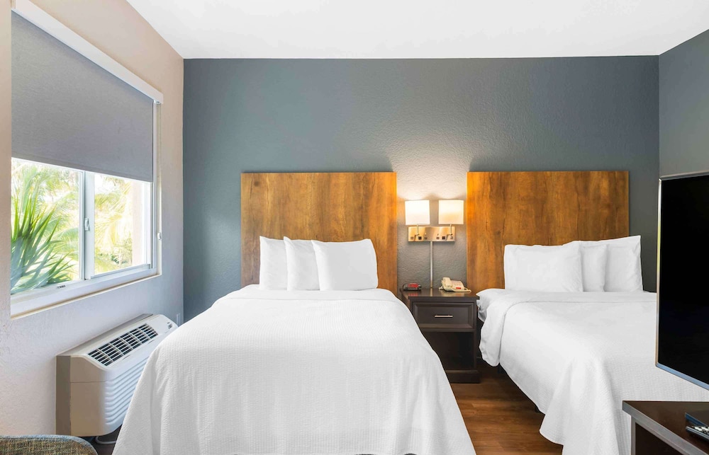 Deluxe Studio, Multiple Beds, Non Smoking - Photo 3