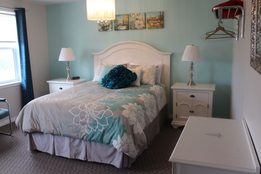 Superior Room, 1 Queen Bed photo 2