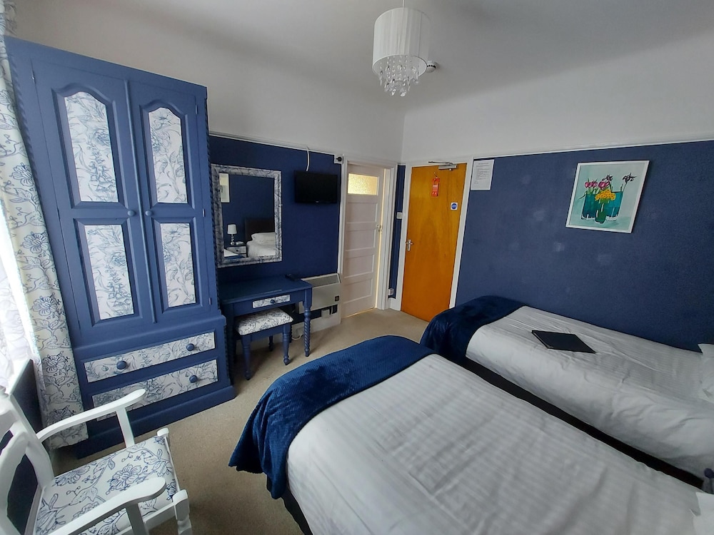 Standard Double or Twin Room, Ensuite, Garden View (Conwy) photo 2