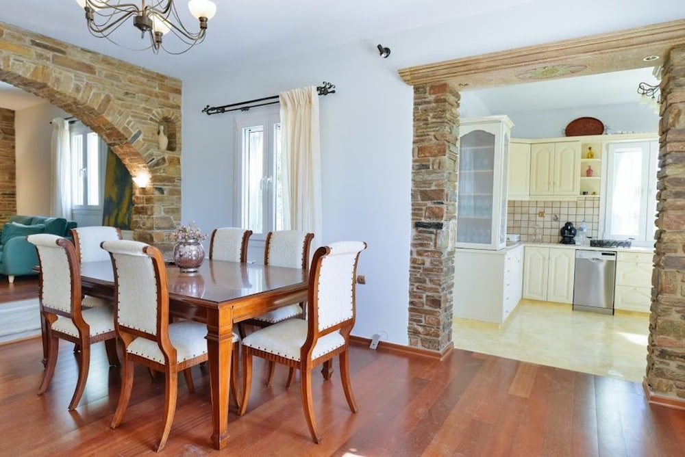 House, 3 Bedrooms photo 3