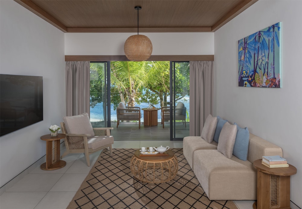 Premium Beach View Suite photo 2