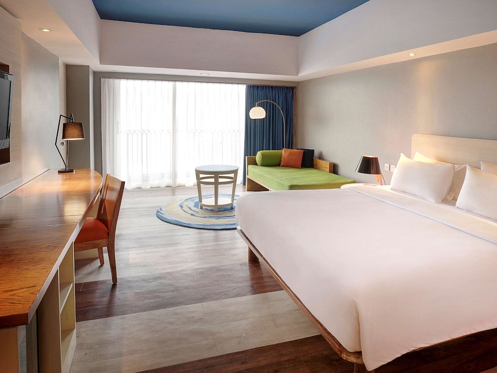 Deluxe Room, 1 King Bed with Sofa bed, Balcony, Ocean View (Grand)