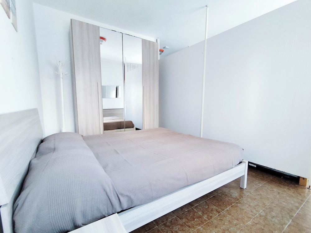 Studio, Multiple Bedrooms, Balcony, City View photo 3