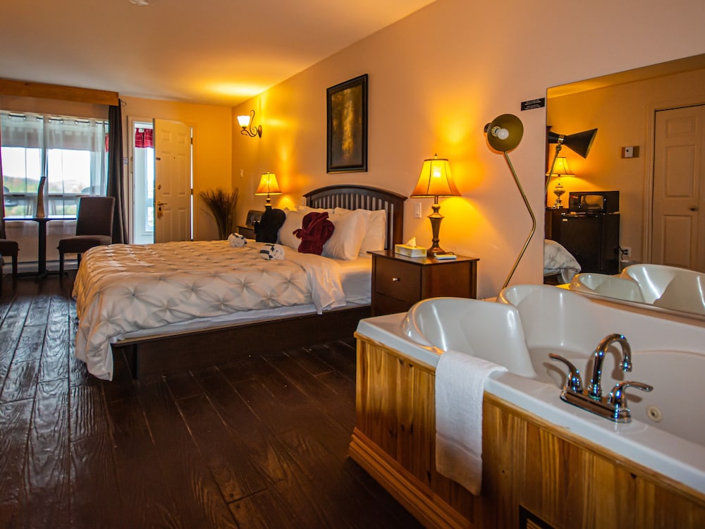 Suite, 1 King Bed, Jetted Tub (Fireplace) photo 1