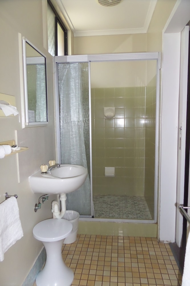 Standard Suite, 1 Bedroom, Non Smoking (Queen Room) photo 3