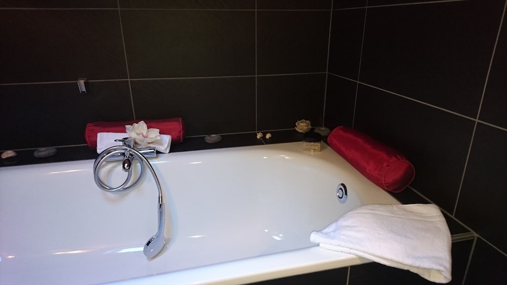Comfort Twin Room, Shared Bathroom photo 2