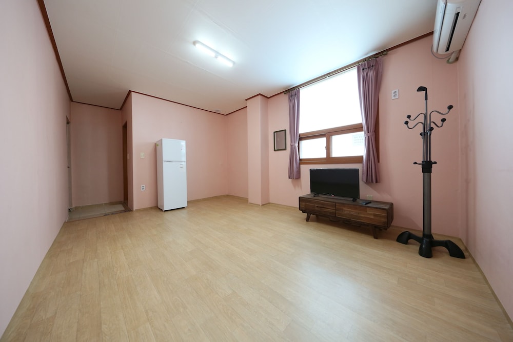 Room (206) photo 1