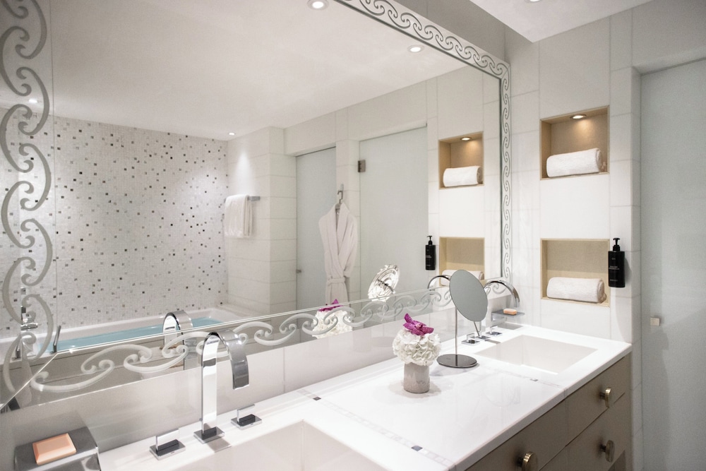 Suite, Terrace thumbnail 6