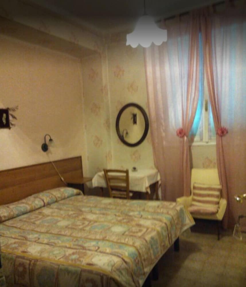 Double or Twin Room photo 3