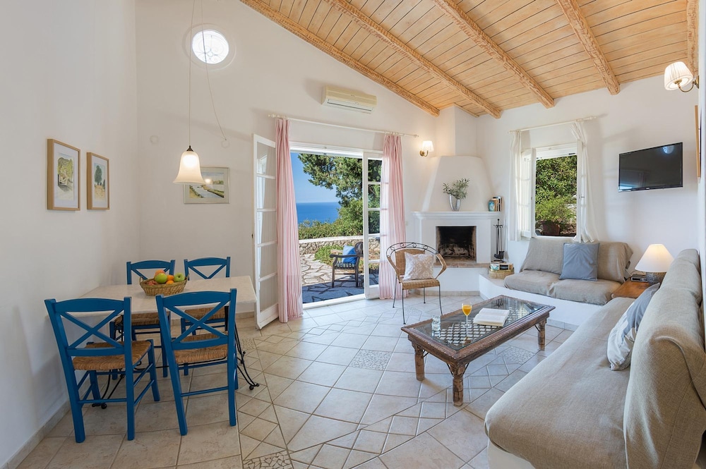 Villa photo 1