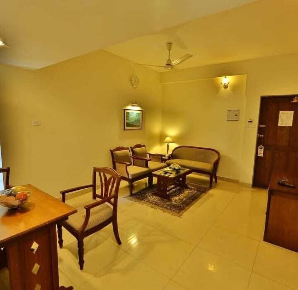Suite - Photo 3