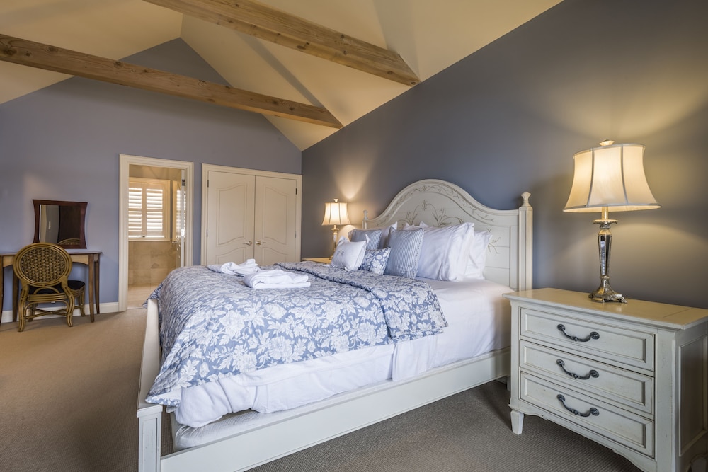 Luxury Loft, 1 King Bed with Sofa bed, Lake View