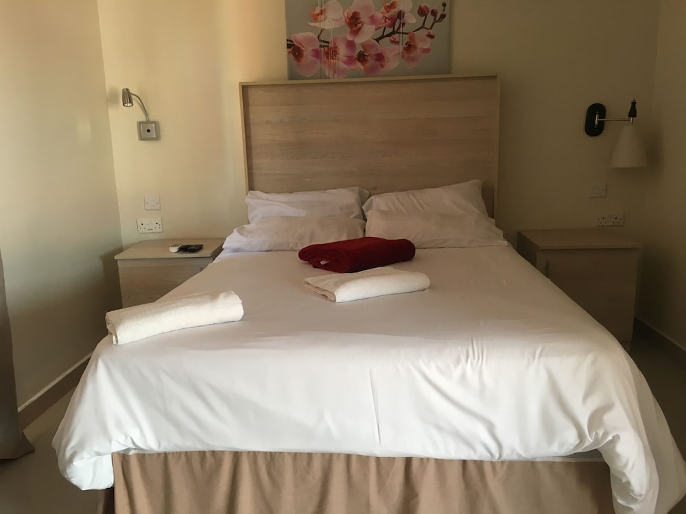 Standard Studio, 1 Queen Bed photo 3