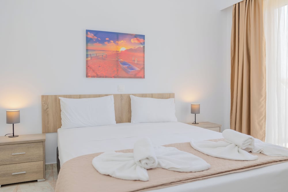 Deluxe Double Room, Partial Sea View