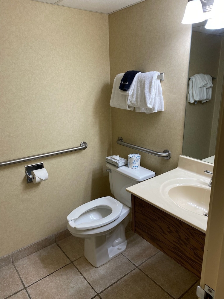 Standard Double Room, Accessible Bathtub photo 3