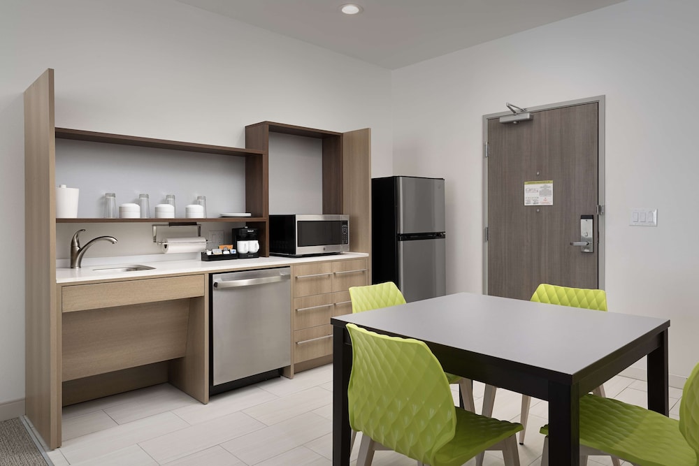 Suite, 1 King Bed, Accessible (Hearing) - Photo 3