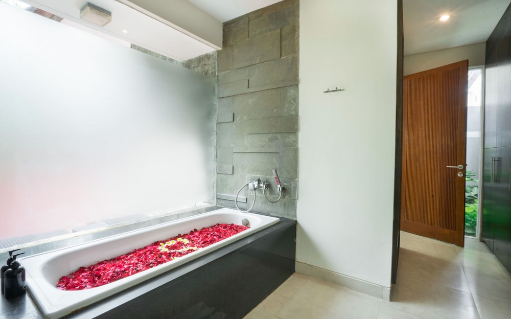One Bedroom Pool Villas - Samaja Honeymoon Package (inclusive 1X Dinner 1X Massage)