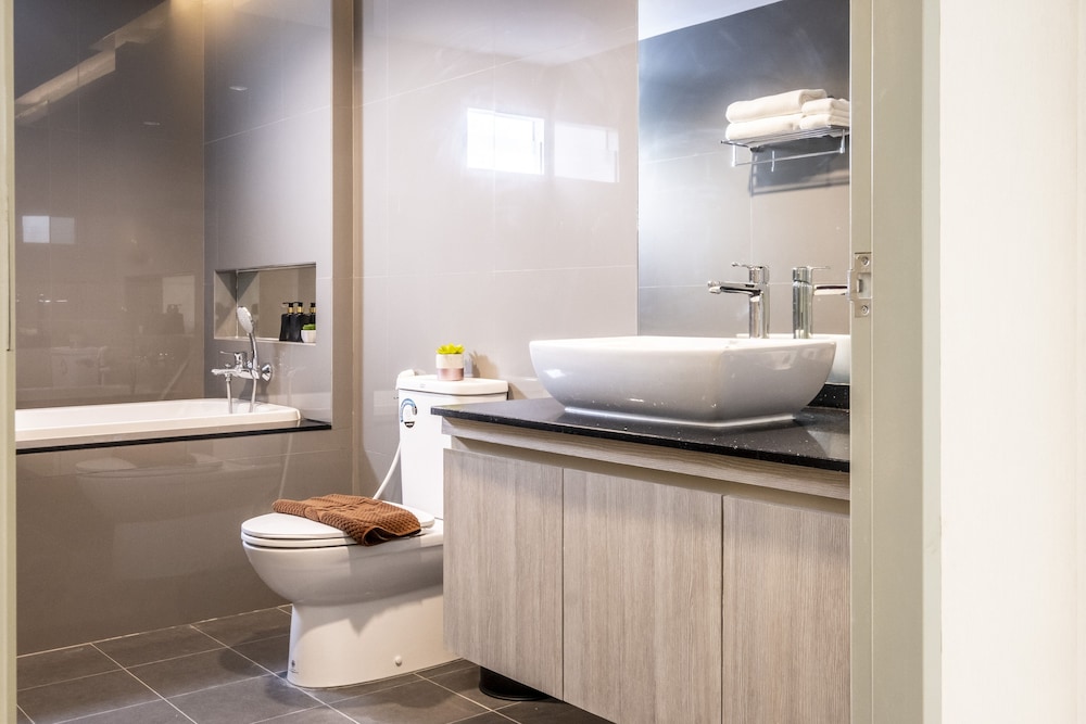 Premium King Suite - Photo 9