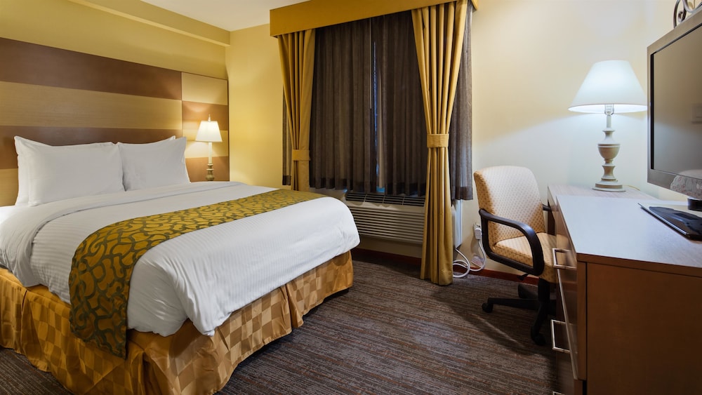 Standard Room, 1 Queen Bed, Non Smoking - Photo 1