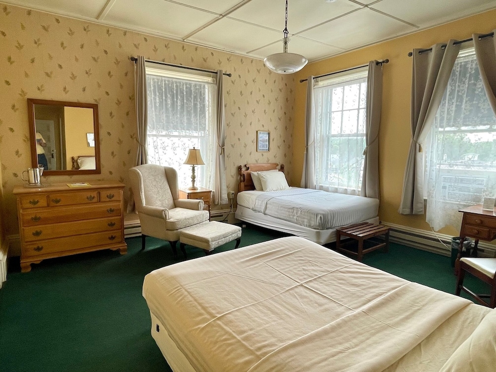 Comfort Room, Multiple Beds