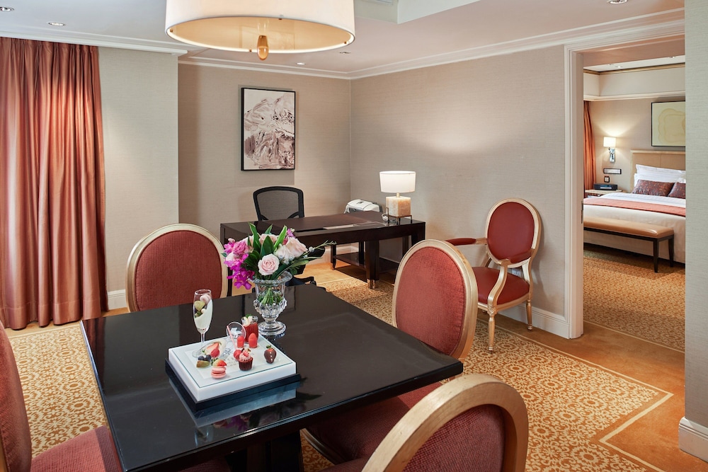 Suite, 1 Bedroom, City View (Ambassador Suite) photo 1