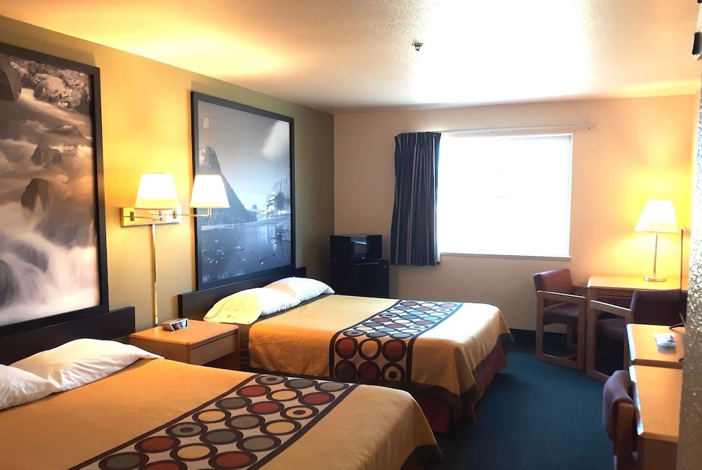 Room, 2 Queen Beds, Non Smoking - Photo 2