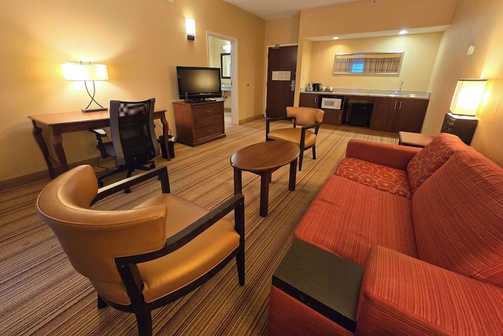 Standard Room, 1 King Bed, Non Smoking - Photo 14