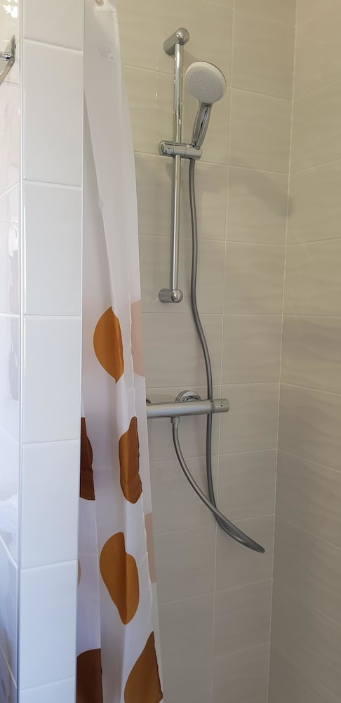 Comfort Single Room, Private Bathroom, City View (Dombes) photo 3