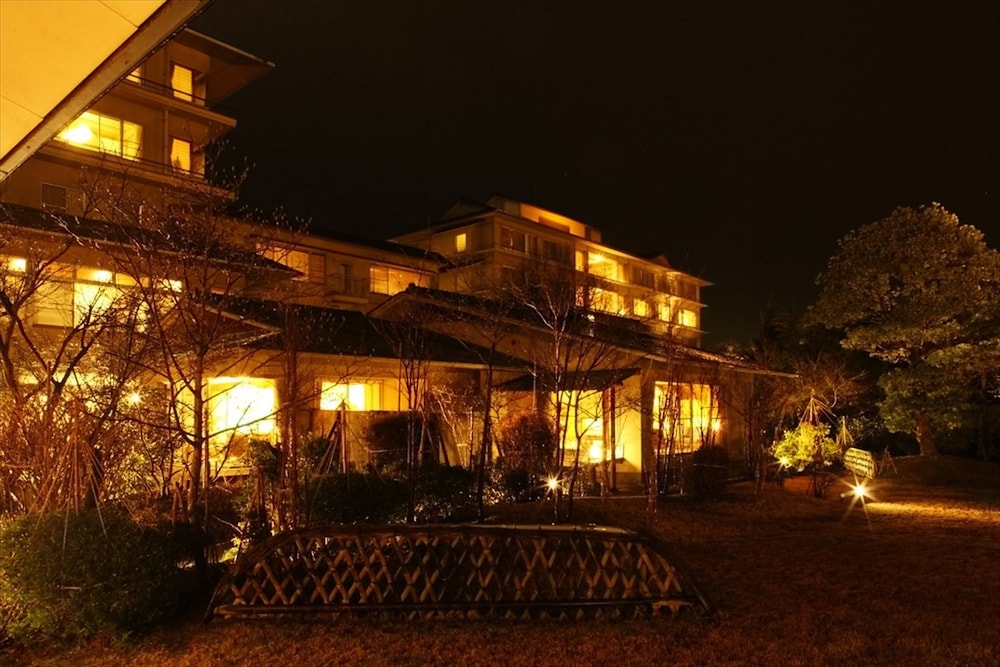 Japanese-Style Suite with Garden View photo 3
