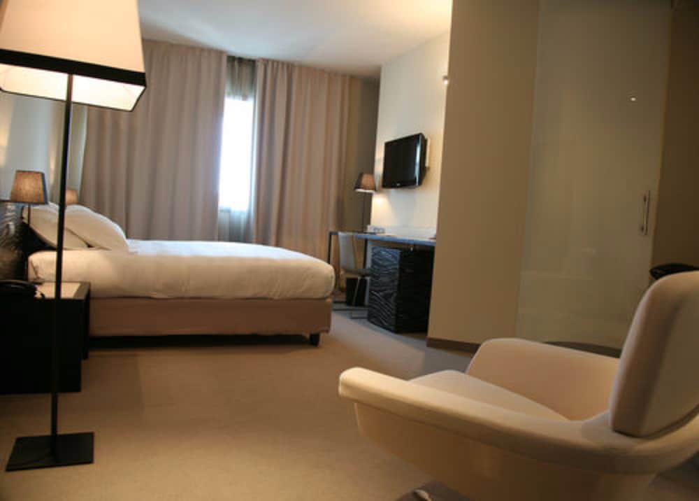 Deluxe Room - Photo 9