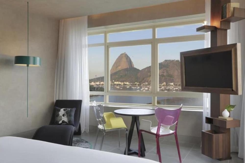 Deluxe Vista Frente com Jacuzzi - 1 Cama King thumbnail 5