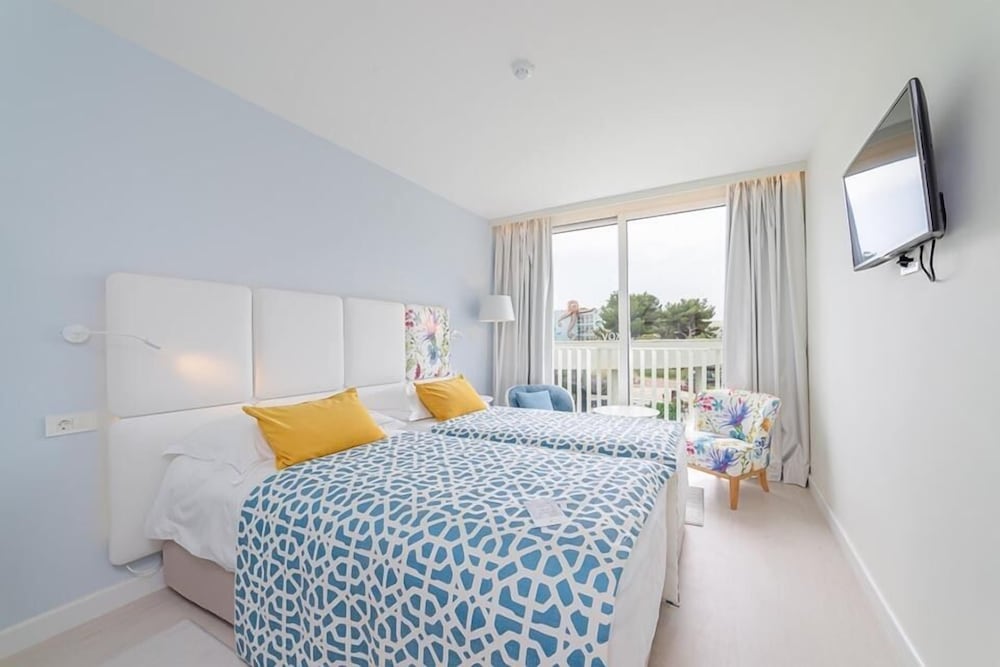 Family Room 31m² Courtyard/Park View with French Balcony