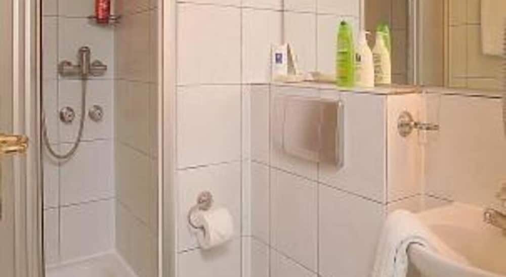 Twin Room - Photo 2